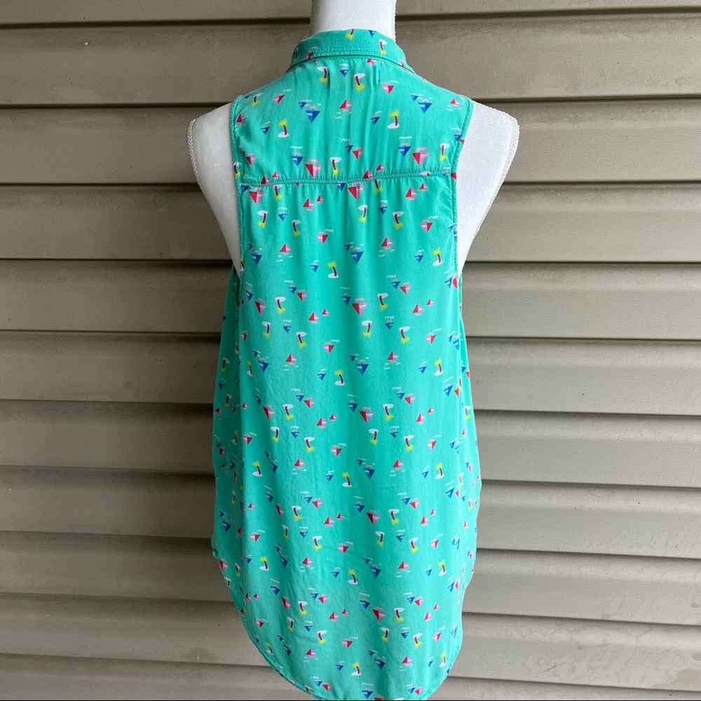 •Hollister• Sleeveless Teal Blue Sailboat Button Down Blouse - Size Medium - Picture 4 of 7